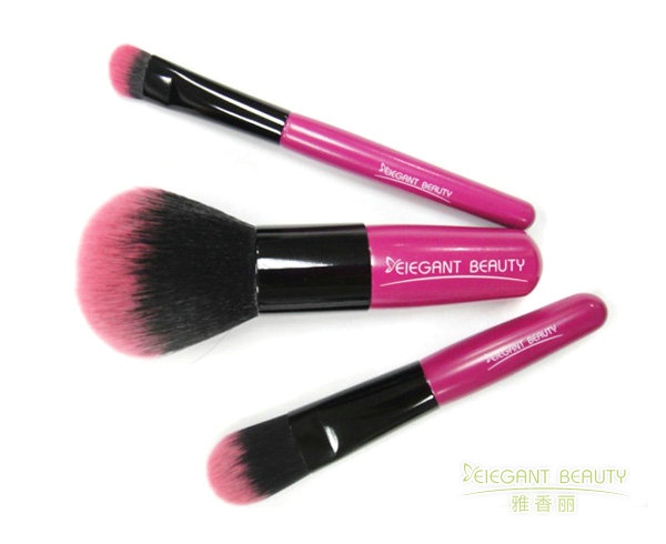 化妝刷套裝中散粉刷的錐形設(shè)計(jì)對(duì)妝效有何技術(shù)優(yōu)勢(shì)?